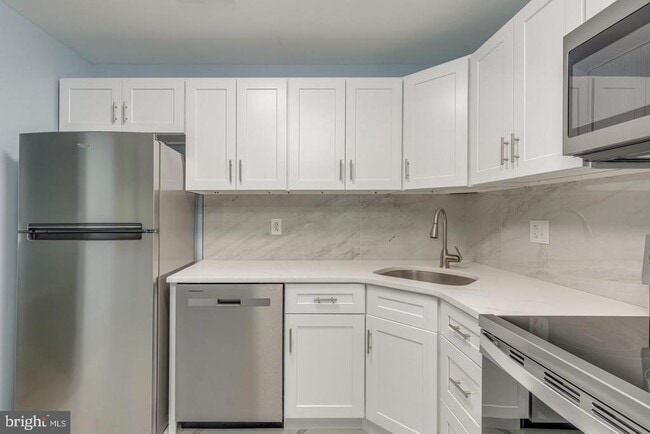 Building Photo - 1929 The Woods II