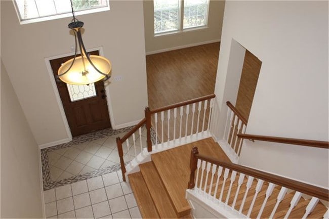 Building Photo - 6622 High Knoll Dr