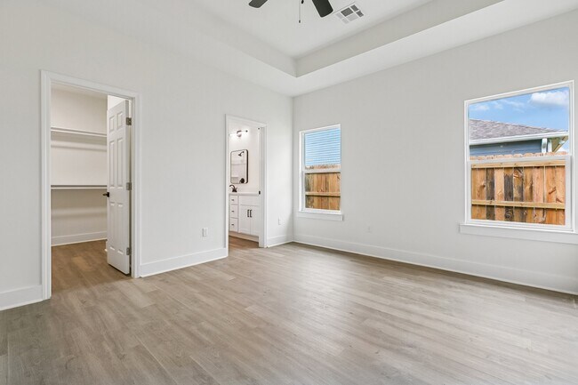 Building Photo - 184 Layman St