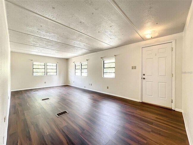 Building Photo - 831 Wolf Trail