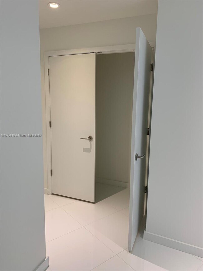 Building Photo - 851 NE 1st Ave