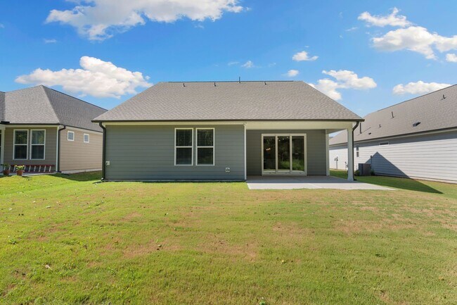 Building Photo - 55+ Del Webb community in Fuquay Varina with tons of amenities! -Available Now!