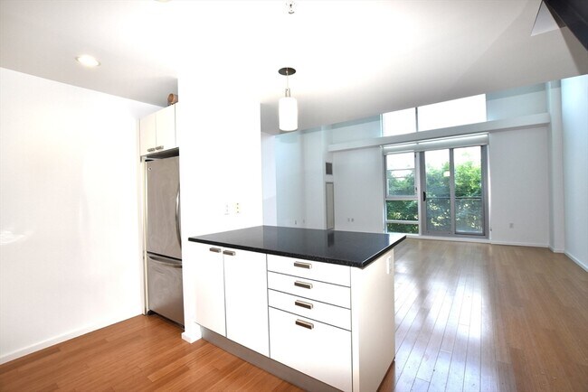 Building Photo - 1 Earhart St