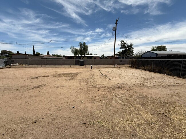 Building Photo - 6864 E Nelson Dr