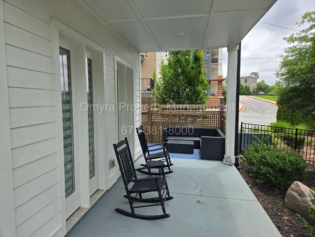Building Photo - Gorgeous 4 Bedroom Home Near Grant Park!
