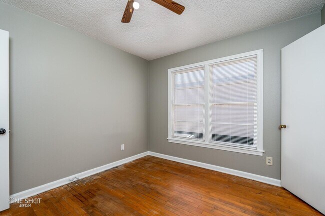 Building Photo - 1002 S San Jose Dr