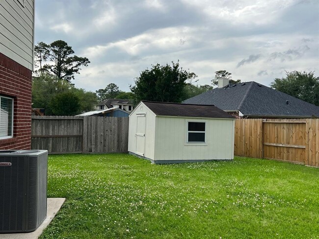 Building Photo - 3821 Armand Dr