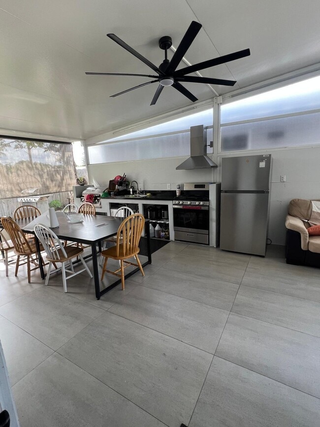 Building Photo - 2019 W Carol Cir
