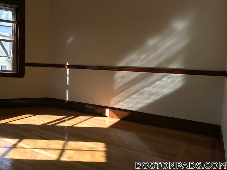 Building Photo - 163 Summer St