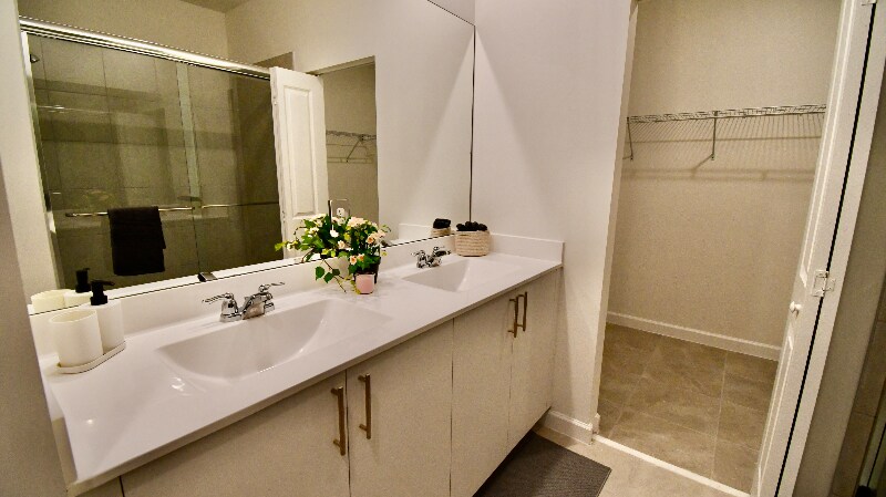 Building Photo - 4949 Peacock Wy