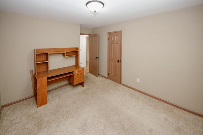 Building Photo - 4033 Scenic Mountain Dr SW