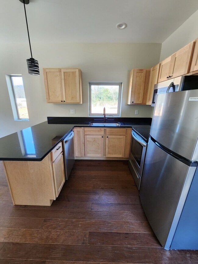 Building Photo - ***6 Month Lease***East Asheville Rental