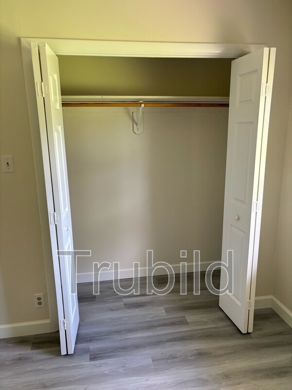 Building Photo - 246 Albatross St