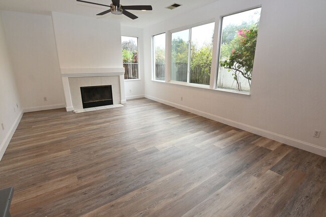 Building Photo - Stunning 5-Bedroom 3 bath 2 story Home in Prime North San Jose Location.