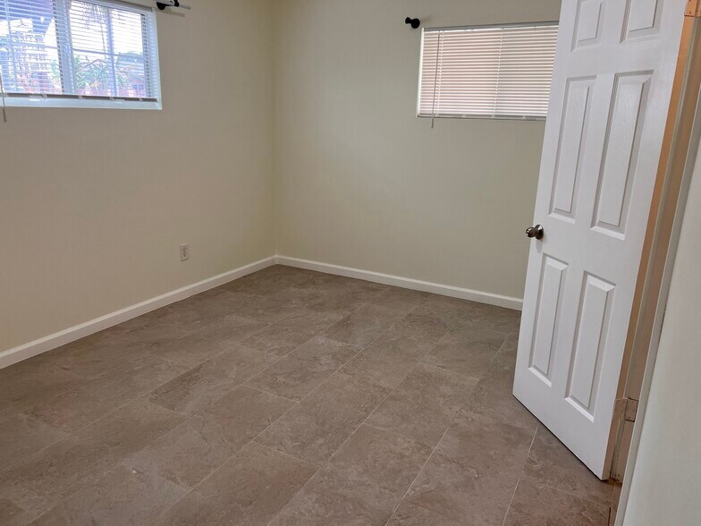 Building Photo - 754 48th St