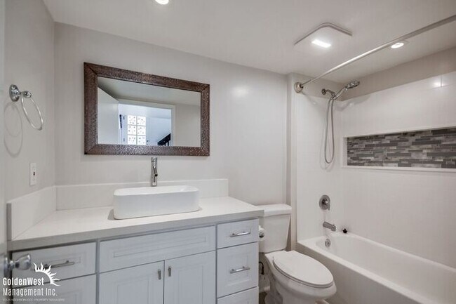 Building Photo - Newly Renovated 2Bdm 1Ba Apartment ADU Loc...