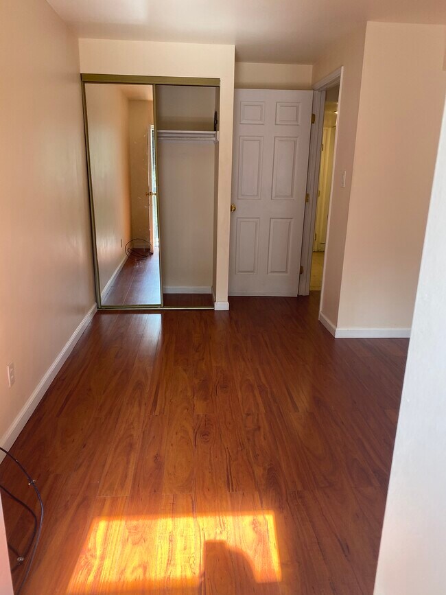 Room 1 - 372 Cambridge St