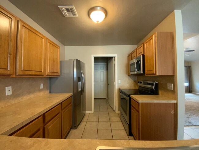 Building Photo - 3 bedroom 2 bath - SW OKC