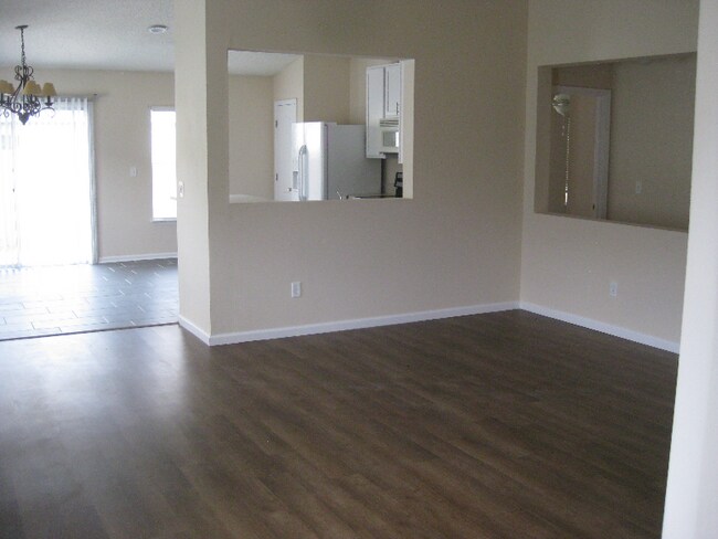 Building Photo - 346 Van Gogh Cir