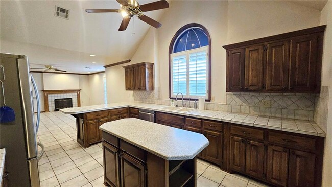 Building Photo - 1225 NW 198th St