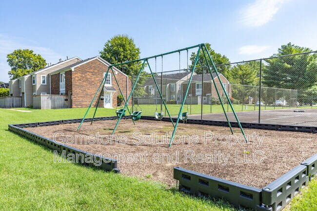 Building Photo - 1705 Granville Rd