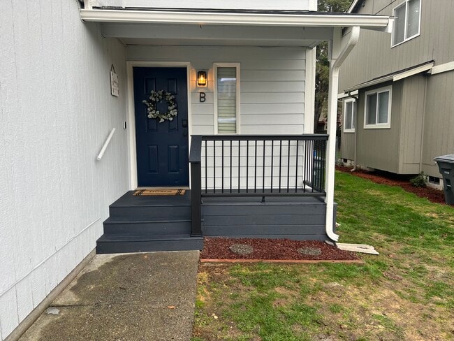 Building Photo - 319 10th Ave SE