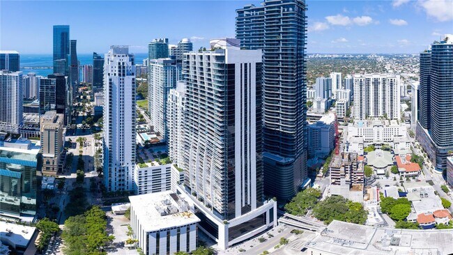 Primary Photo - 1010 Brickell Ave