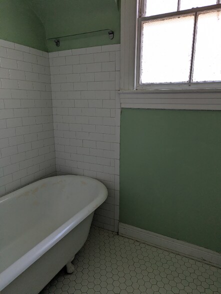 Building Photo - 2548 Myrtle St