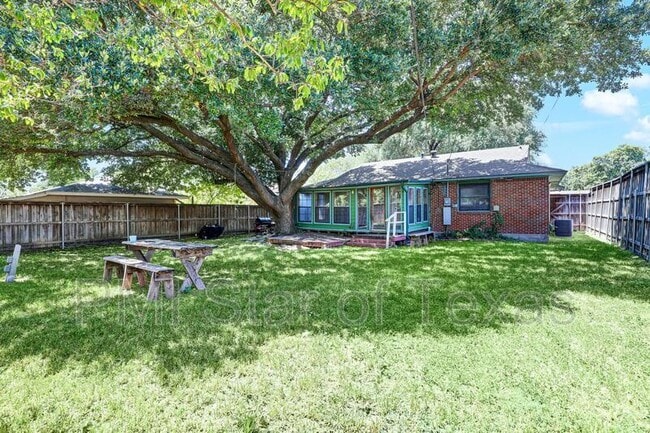 Building Photo - 10138 Estacado Dr
