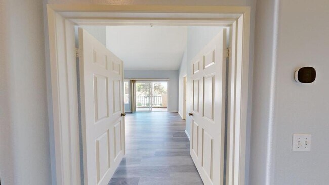 Building Photo - 7254 Shoreline Dr