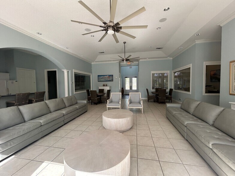 Building Photo - 2nd floor  2/2  condo in gated community