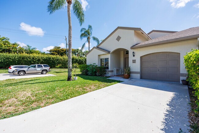 Building Photo - 9497 Boca Gardens Pkwy