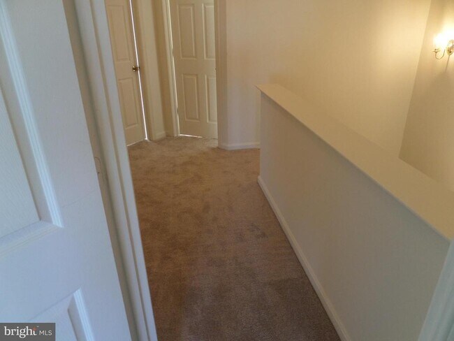Building Photo - 836 Linfield Terrace NE