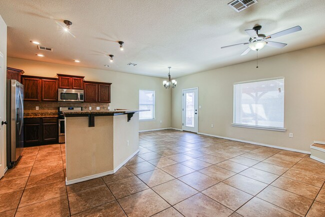 Building Photo - Beautiful East side House 3 bed-2.5 baths in front of Park