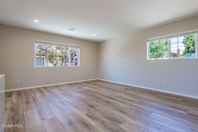 Building Photo - 3242 Hereford Ct
