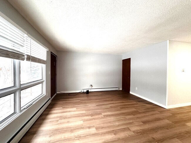 Building Photo - k933w