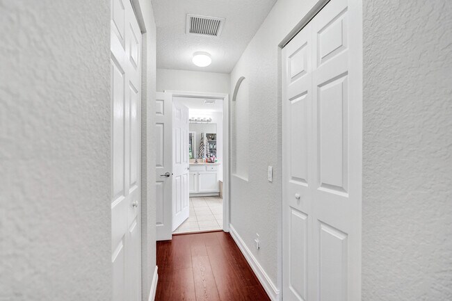Building Photo - 8876 Sandy Crest Ln