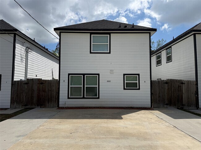 Building Photo - 6610 Haight St