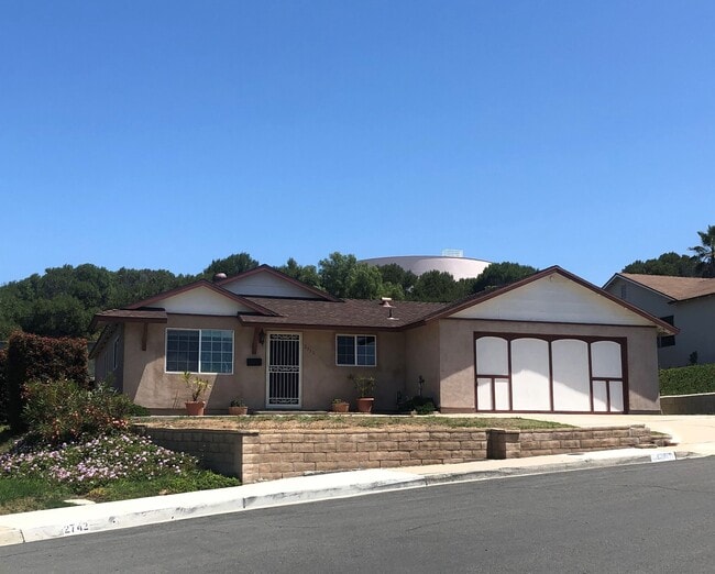 Building Photo - 2750 Dahlia Ave