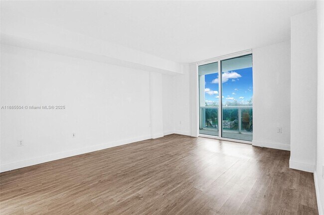Building Photo - 10275 Collins Ave