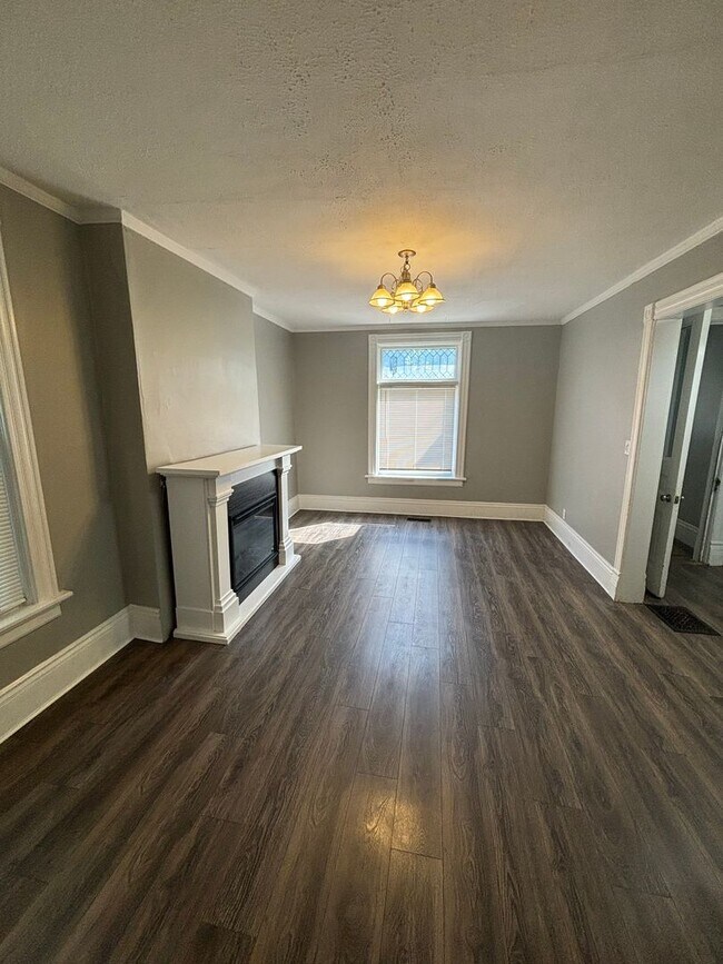 Building Photo - 916 E Lyon St