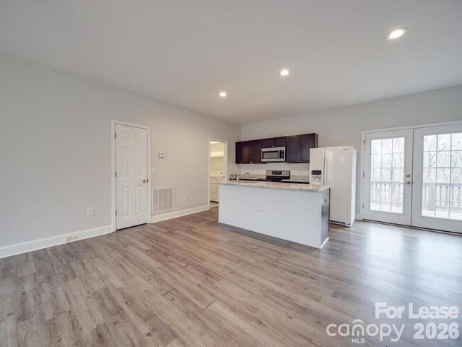 Building Photo - 824 Woodrun Dr