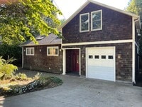 Building Photo - CHARMING MULTNOMAH VILLAGE CUSTOM HOME AVA...