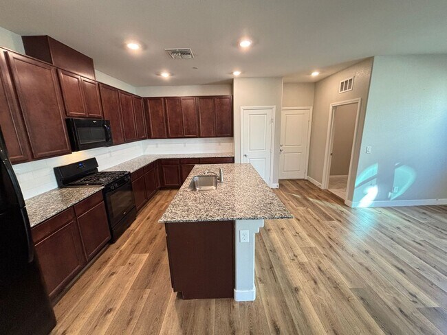 Building Photo - Stunning 3Bed/2Bath/2Car Townhome located in the N. Las Vegas/Tule Springs area!