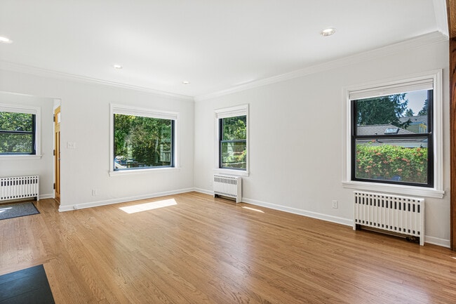Building Photo - 3238 NE 94th St