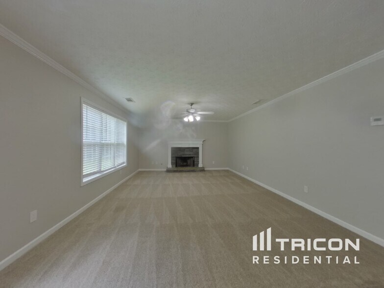 Building Photo - 315 Avonlea Dr