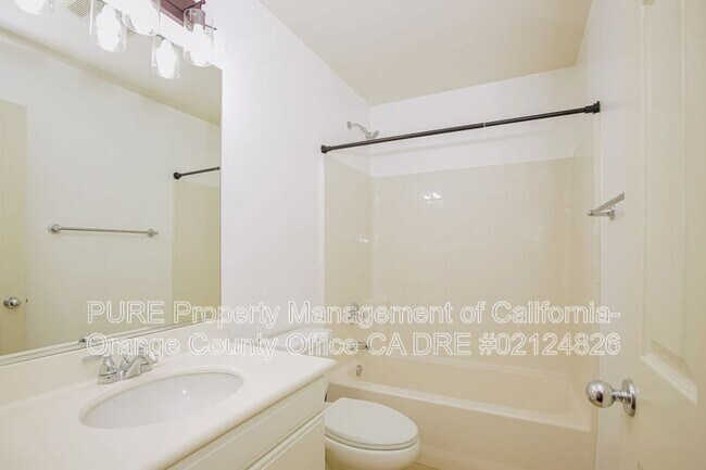 Building Photo - 3 Flowerdale