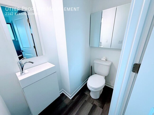 Building Photo - 2142 Kensington Walk