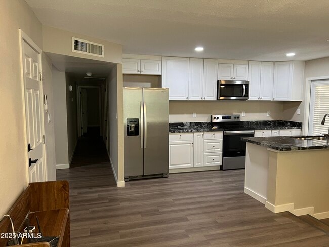 Building Photo - 10801 N 43rd Dr