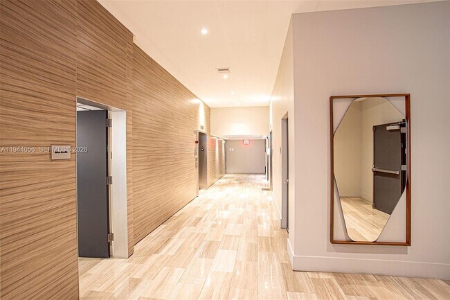 Building Photo - 1600 SW 1st Ave